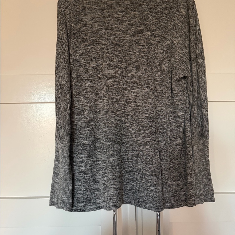 A Pea in the Pod Gray Sweater